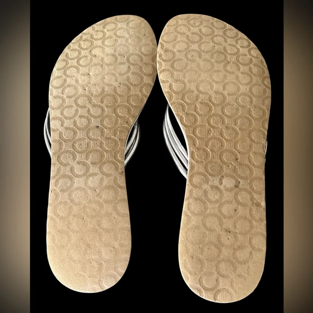 Coach Molly Tan Silver Metallic Leather Heart Sandals Flip Flops Size 7.5 - Picture 4 of 4